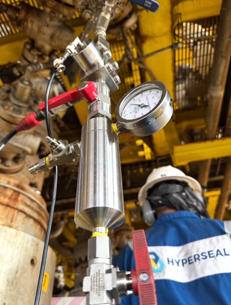 Surface diagnostic equipment on a Hyperseal wellsite
